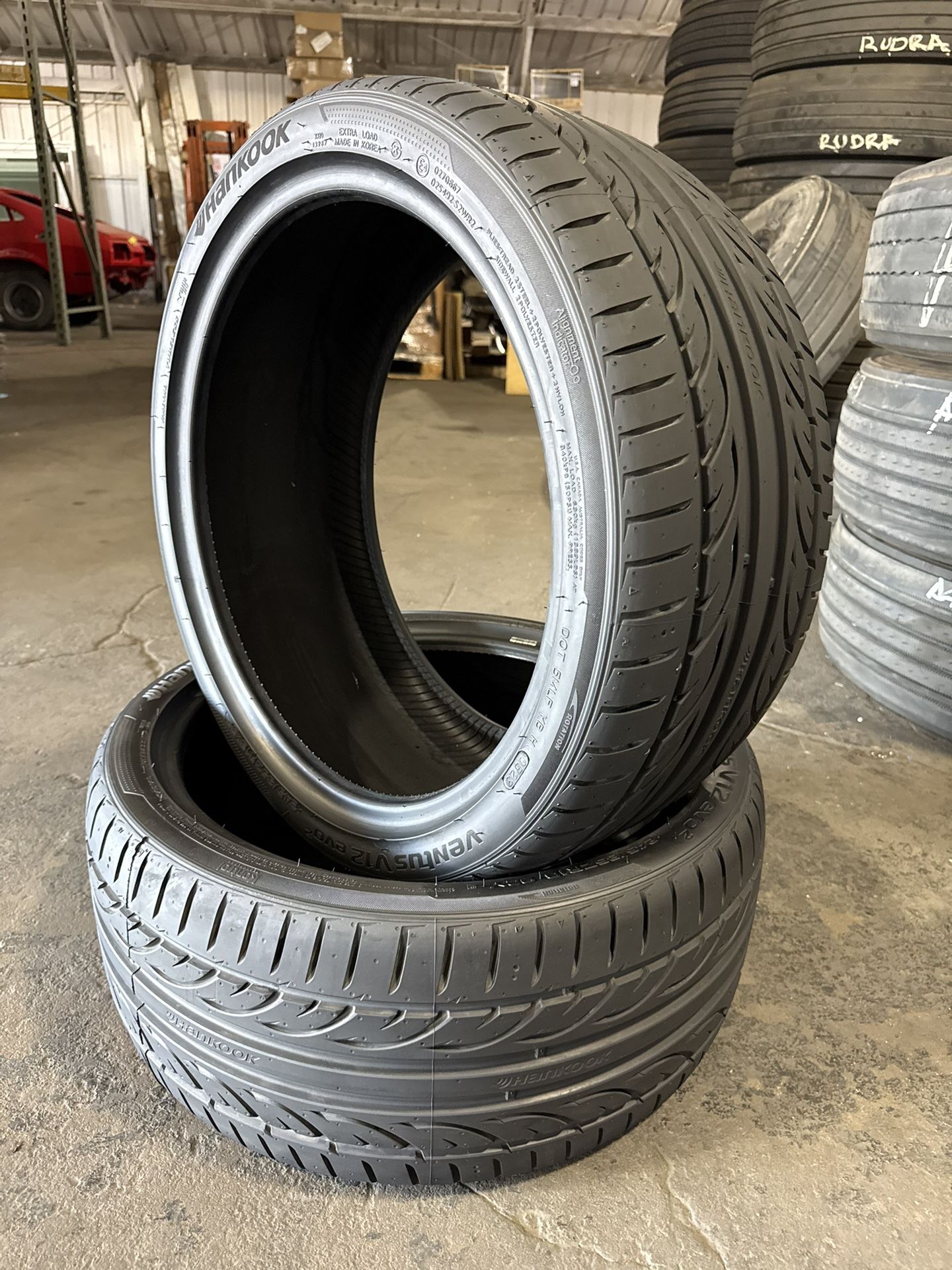 245/35/18 Hankook Tire