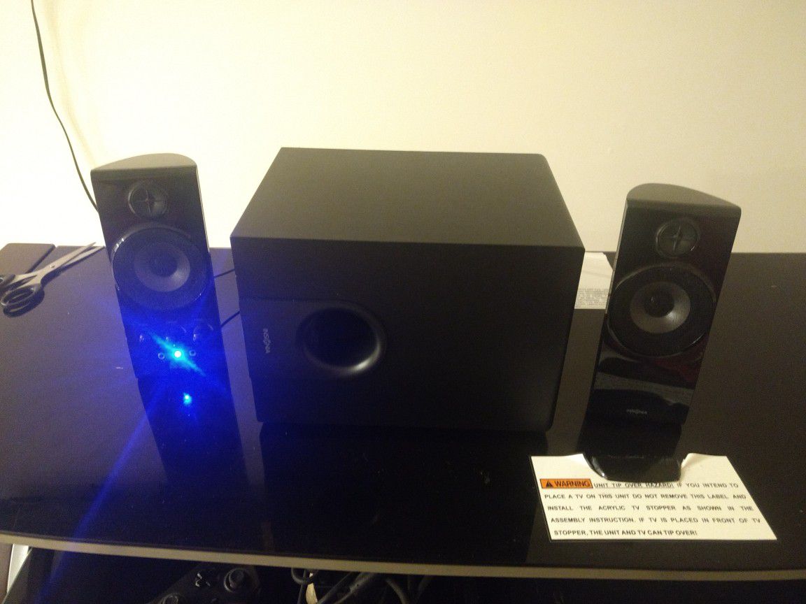 Insignia 2.1 Computer Speaker System NS-PCS41 4 Piece With Subwoofer