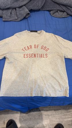 Fear of god essentials shirt size small