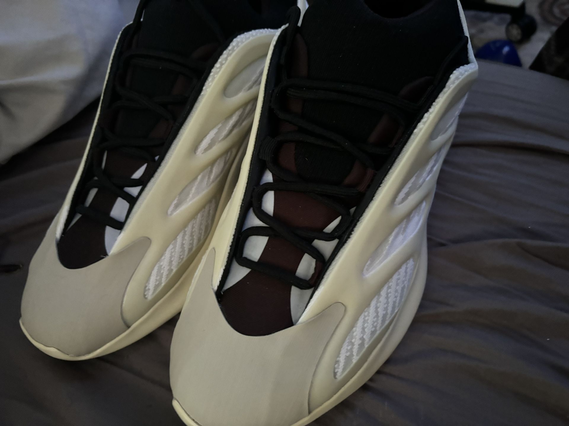 Adidas YEEZY 700 V3 \