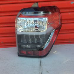 Toyota 4 Runner Right Side Tail Light 2014-2020