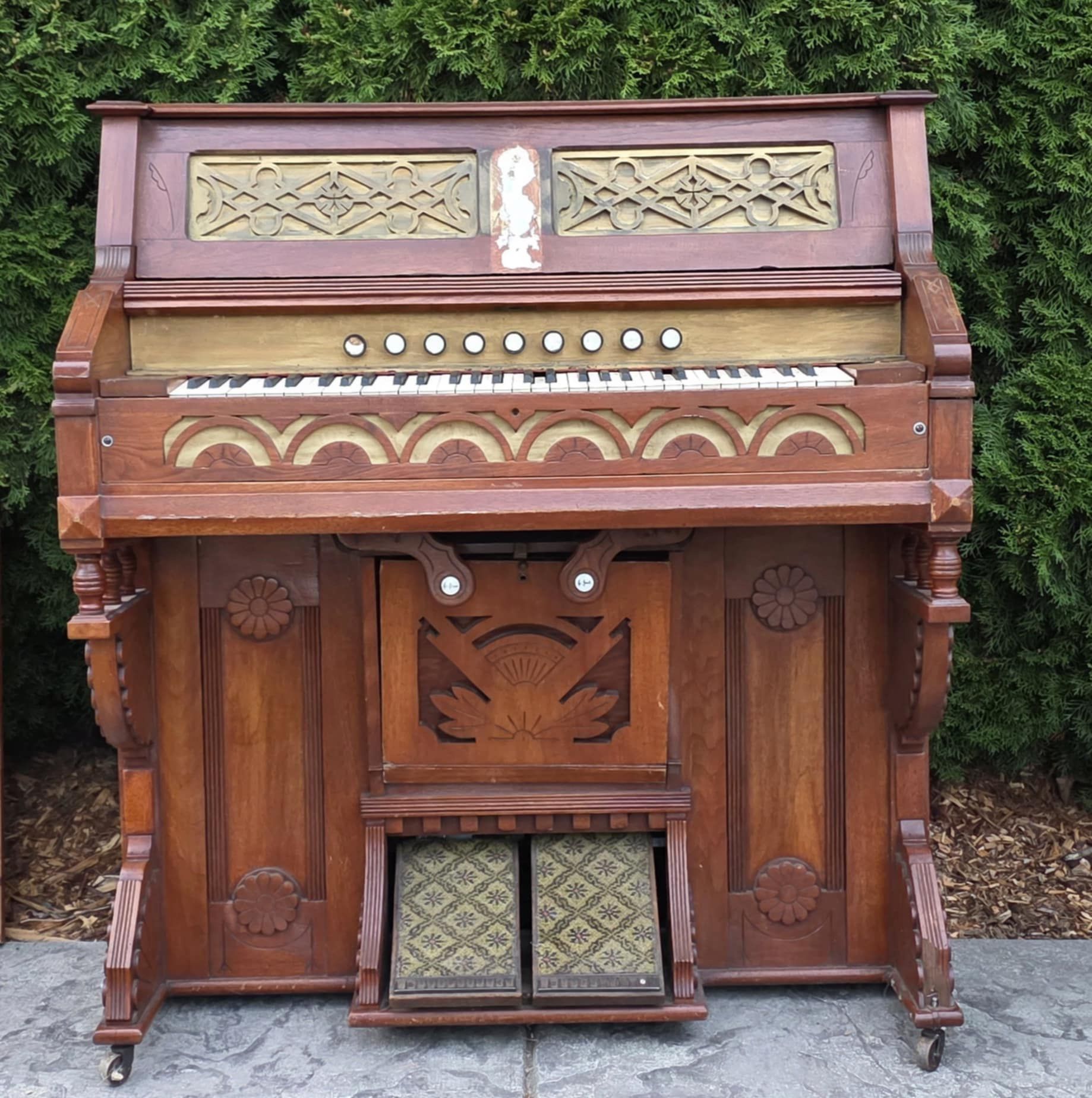 Empty Pump Organ