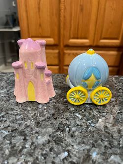 Vintage Ceramic Disney Cinderella’s castle and carriage salt and pepper shakers.  There are no white spots on the shakers the lighting is bad in the p