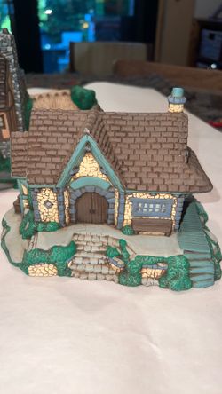 Ceramic Tudor Manor hand painted