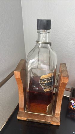 Johnnie Walker Black Label Scotch Whisky Swing Cradle Pourer