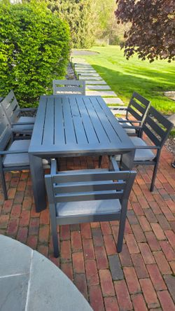 Grayton outdoor dining set never used