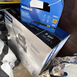 Air Compressor Kobalt 8 Gallon W/air hose All New