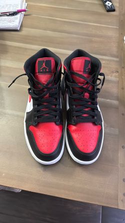 Air Jordan 1 Mid Bred Sneakers size 10.5