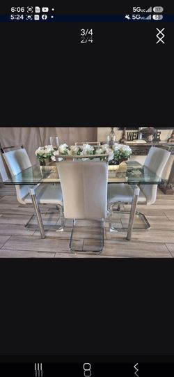 Beautiful Set Adjustable table and 4 new chairs