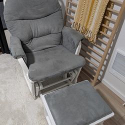 Nursery Rocking Chair/Glider