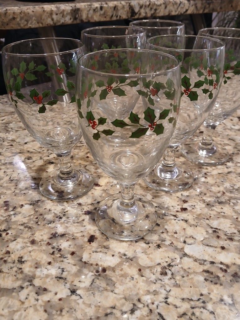 Winterberry Holiday Wine Glasses