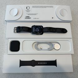 Apple Watch 8 45MM Like New