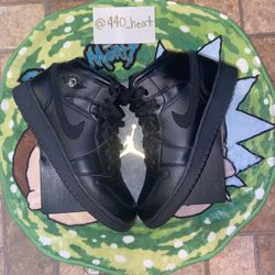jordan 1 mid all black (size 6.5M| 7W)
