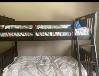 Twin bunk beds