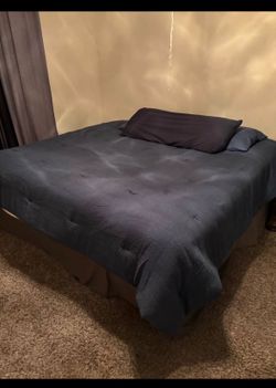 💚King Sized Bed + matress💚 Must go today!‼️