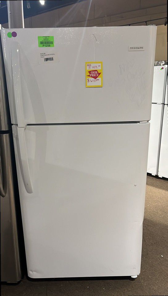 FRIGIDAIRE FFTRTW 18-cu ft Top-Freezer Refrigerator