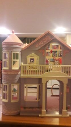 Victorian dolls house
