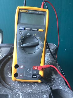 Fluke 177 True RMS Digital Multimeter with Fluke Leads