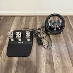 Logitech G29 Racing Wheel And Pedals PS5/PC Compatible 