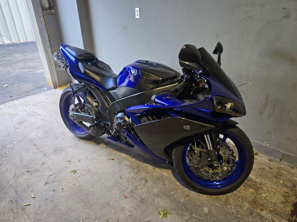 2007 Yamaha R1 Blue