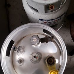 Forklift propane tanks