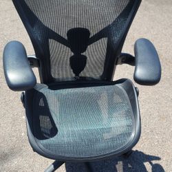 2023 Herman Miller Aeron Remastered Office Desk Gaming Chair 