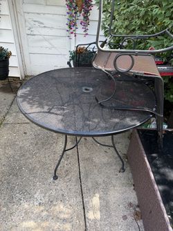 metal outdoor table and (4) chairs