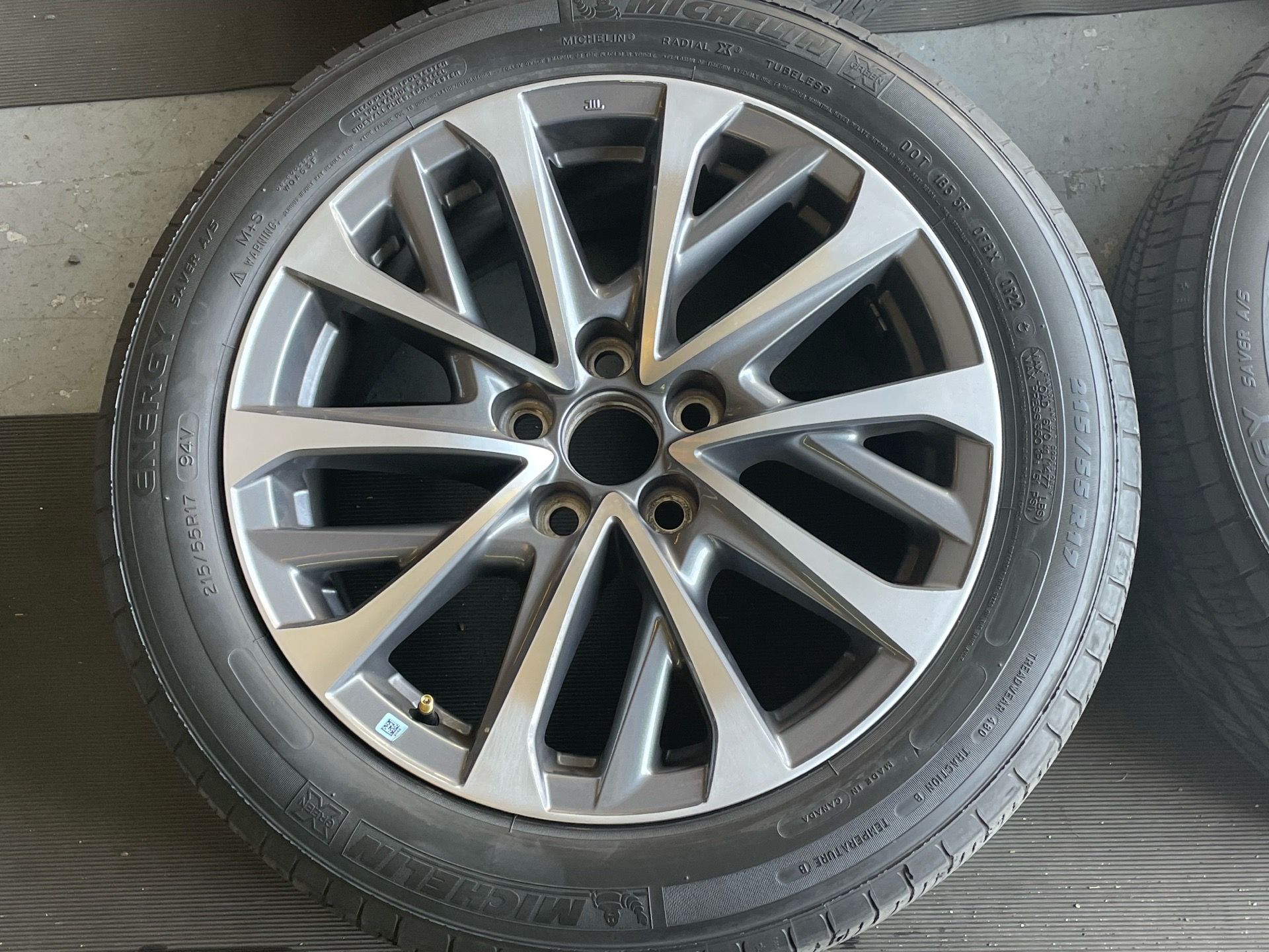 17” 2022 LEXUS ES350 OEM WHEELS AND TIRES