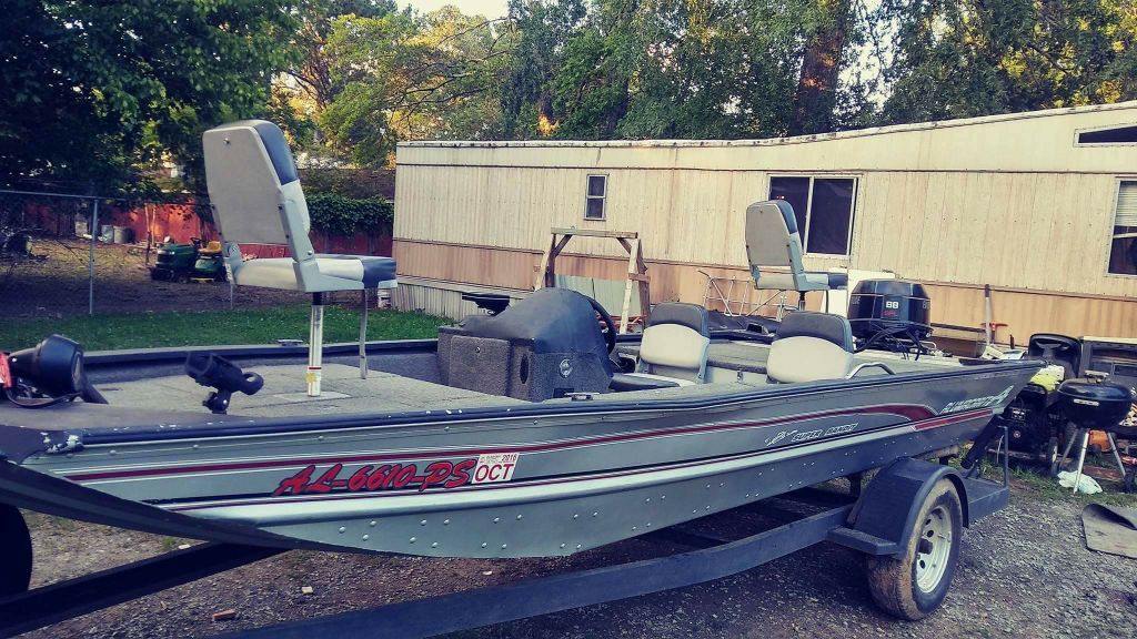 Bass boat. 17ft Alumacraft Super Bandit