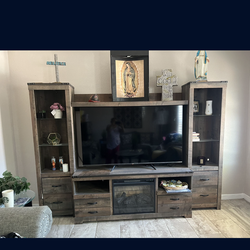 Entertainment center
