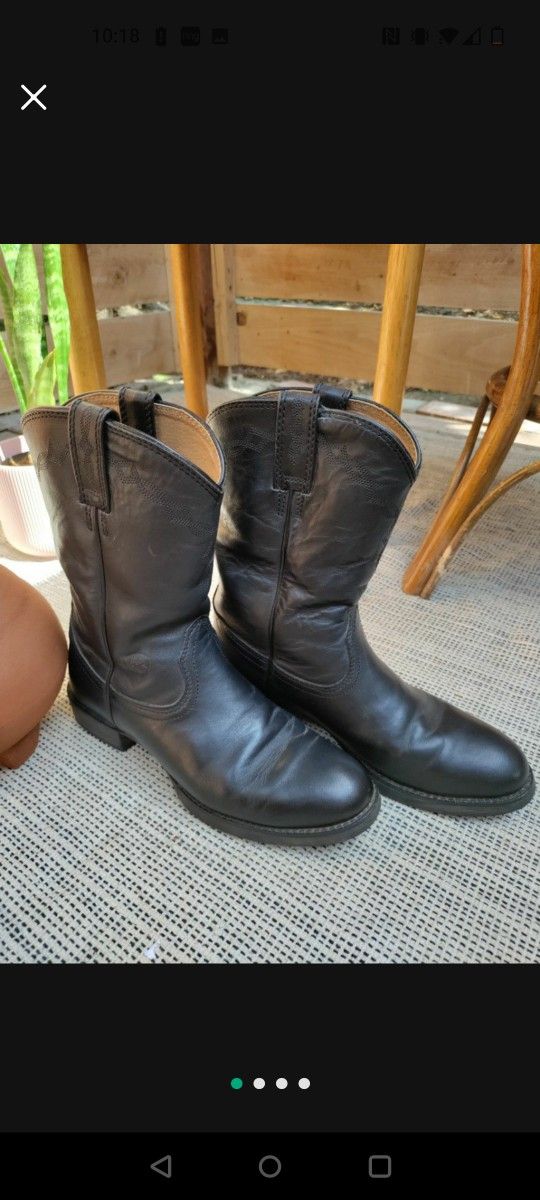 Size 7 Women's Ariat Boots