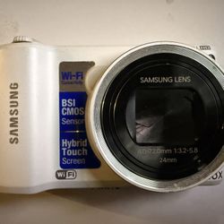 Samsung Digital Compact Camera 14.2MP, 18x Zoom, WiFi, Touchscreen, White