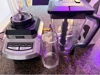 Ninja blender with full set!