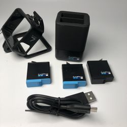 GoPro 7 Black, Housing and Rechargeable Battery Bundle