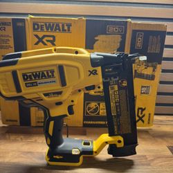 DEWALT 20V MAX XR Lithium-Ion Electric Cordless 18-Gauge Brad Nailer (Tool Only)