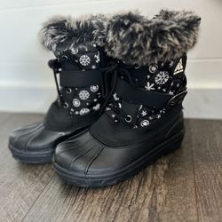 Girl’s Snow Boots Size 13