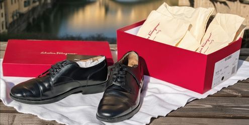 Salvatore Ferragamo ~ Black Leather Light Weight Oxford  Shoes ~ Size 7.5 ~ Made in Italy....Rubber Sole... Excellent Condition