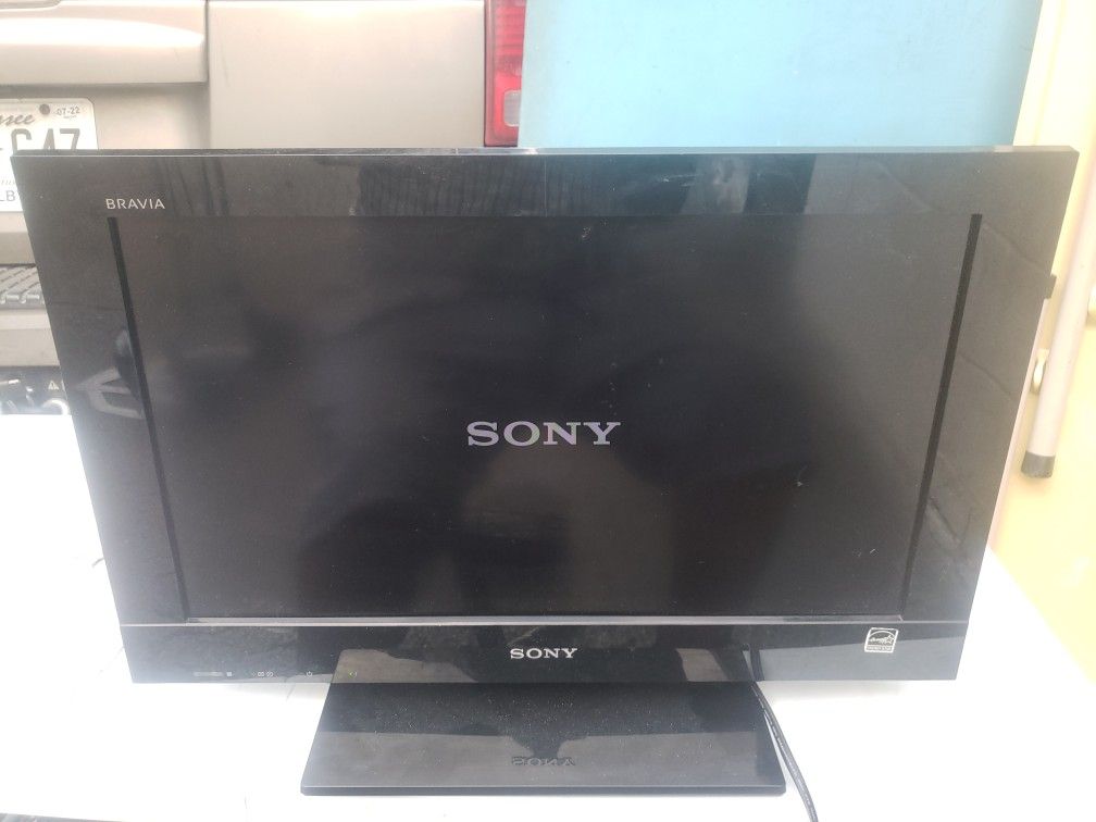 SONY 22" TV 2 HDMI PORTS 1 USB