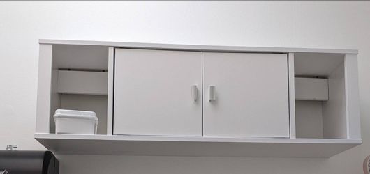 Floating cabinet