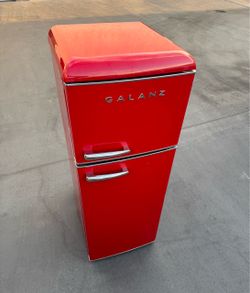 Refrigerator household fridge freezer (free local delivery) $250 firm