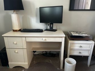 Compact desk