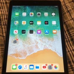 Apple iPad fifth generation 32 GB like new