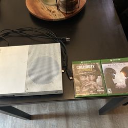 Xbox One with Halo 5 and COD WW2