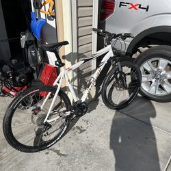 Specialized Rockhopper M4 Mountain Bike