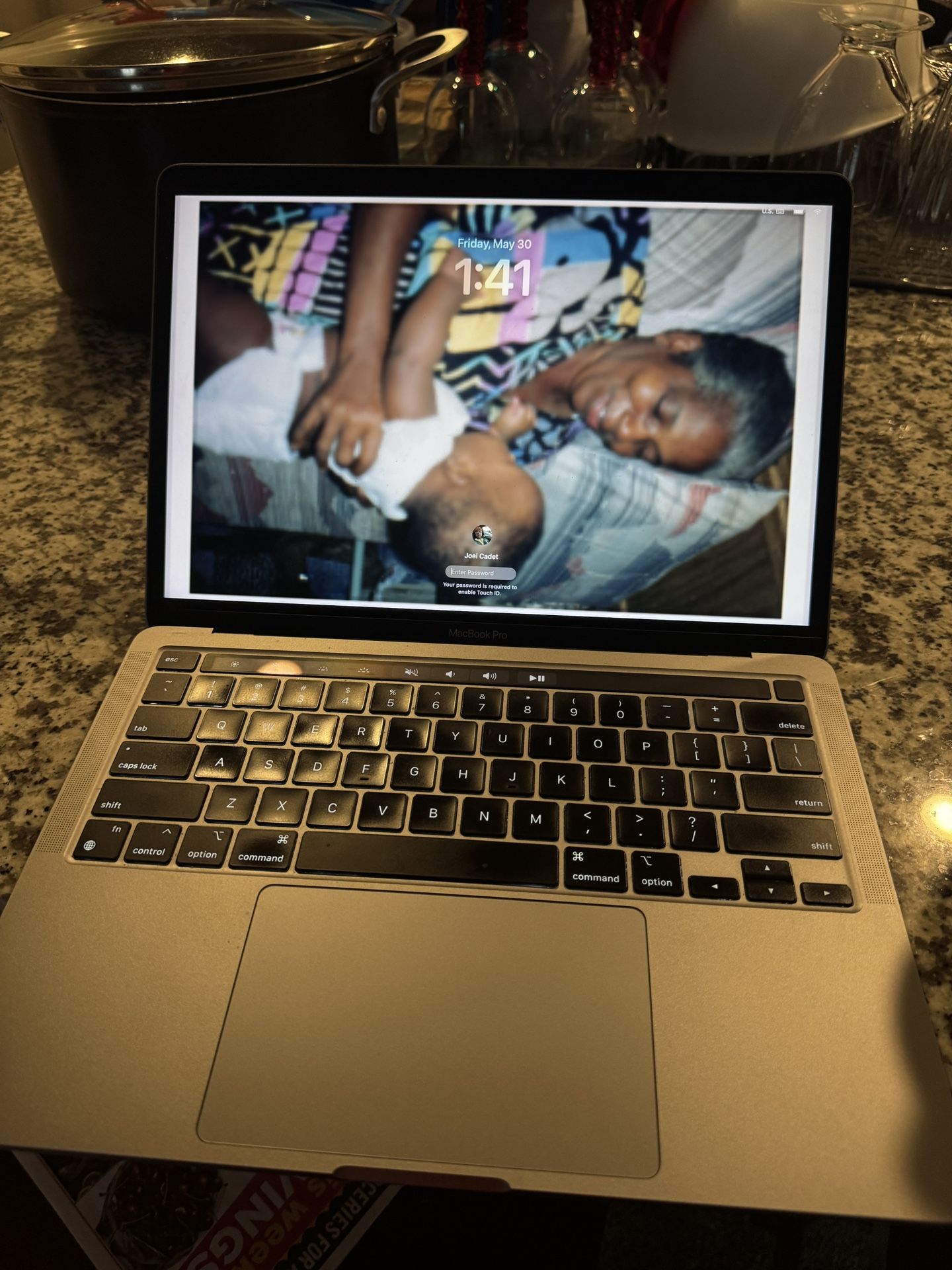 MacBook Pro (2022) Touchbar