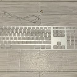 Genuine Apple A1243 White Wired Mac Standard USB Keyboard With Numeric Keypad