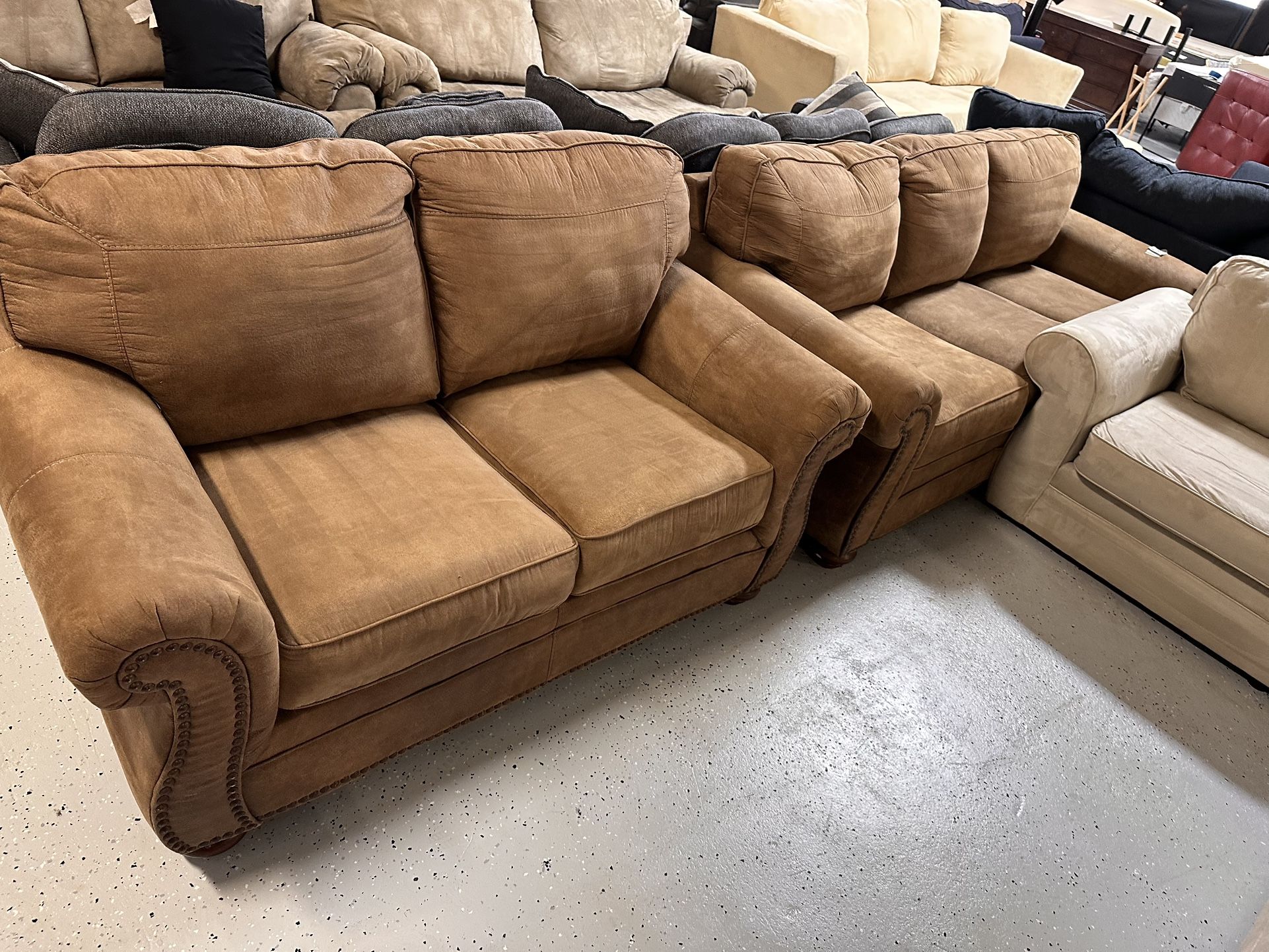 SOFA AND LOVESEAT FREE DELIVERY 🚚
