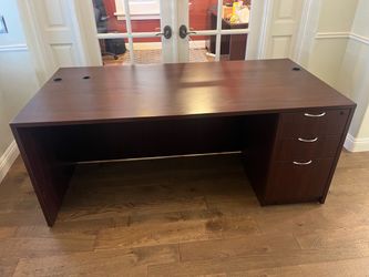 Desk large executive great shape
