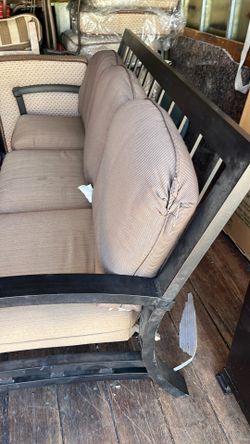 Metal Sofá With Cushions