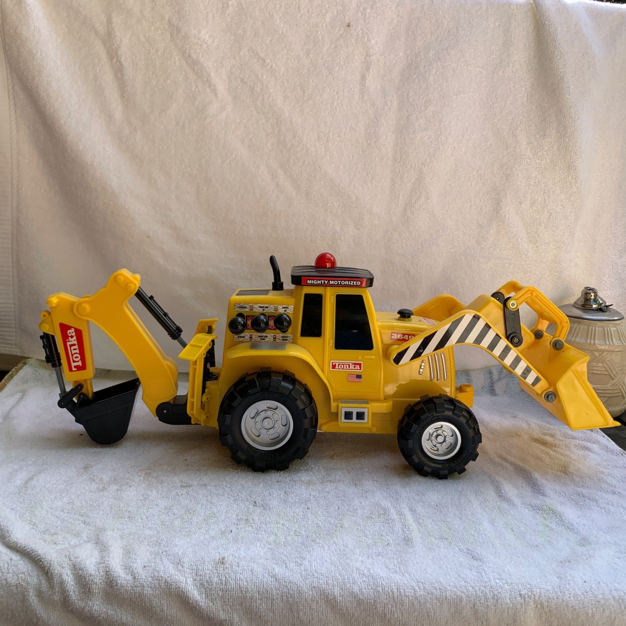 Tonka Mighty Motorized Loader / Backhoe Toy from 2001 for Sale in